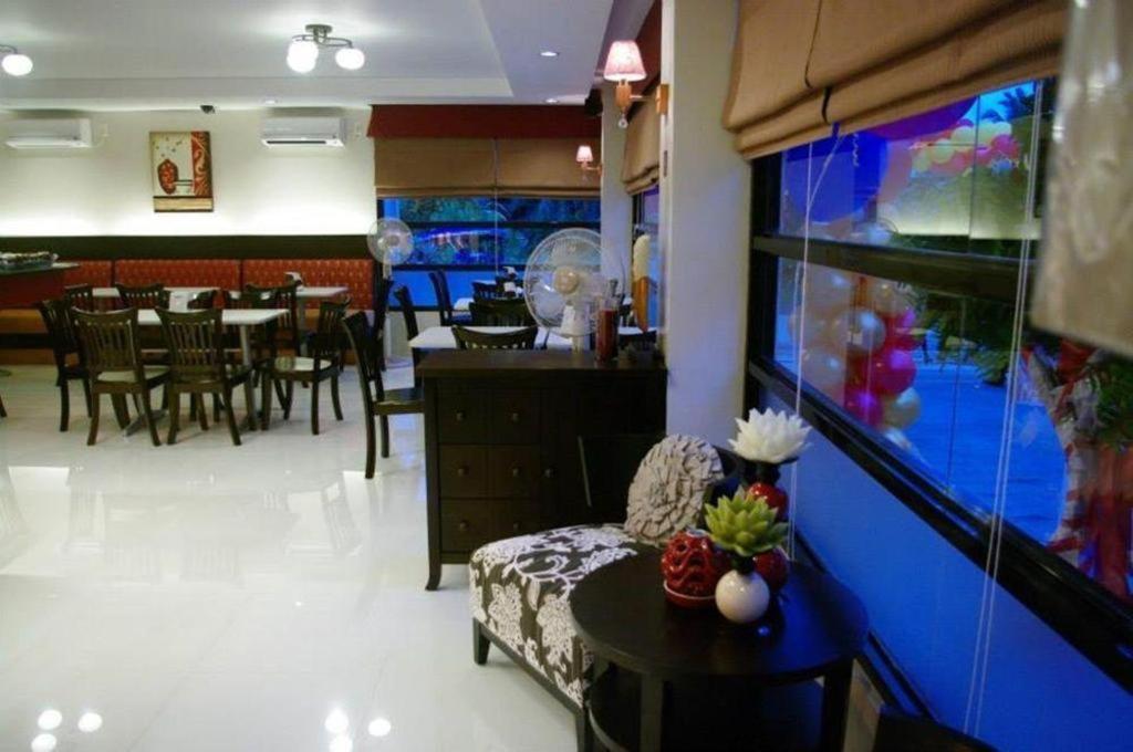 The Red Palm Suites And Restaurant Butuan City Luaran gambar